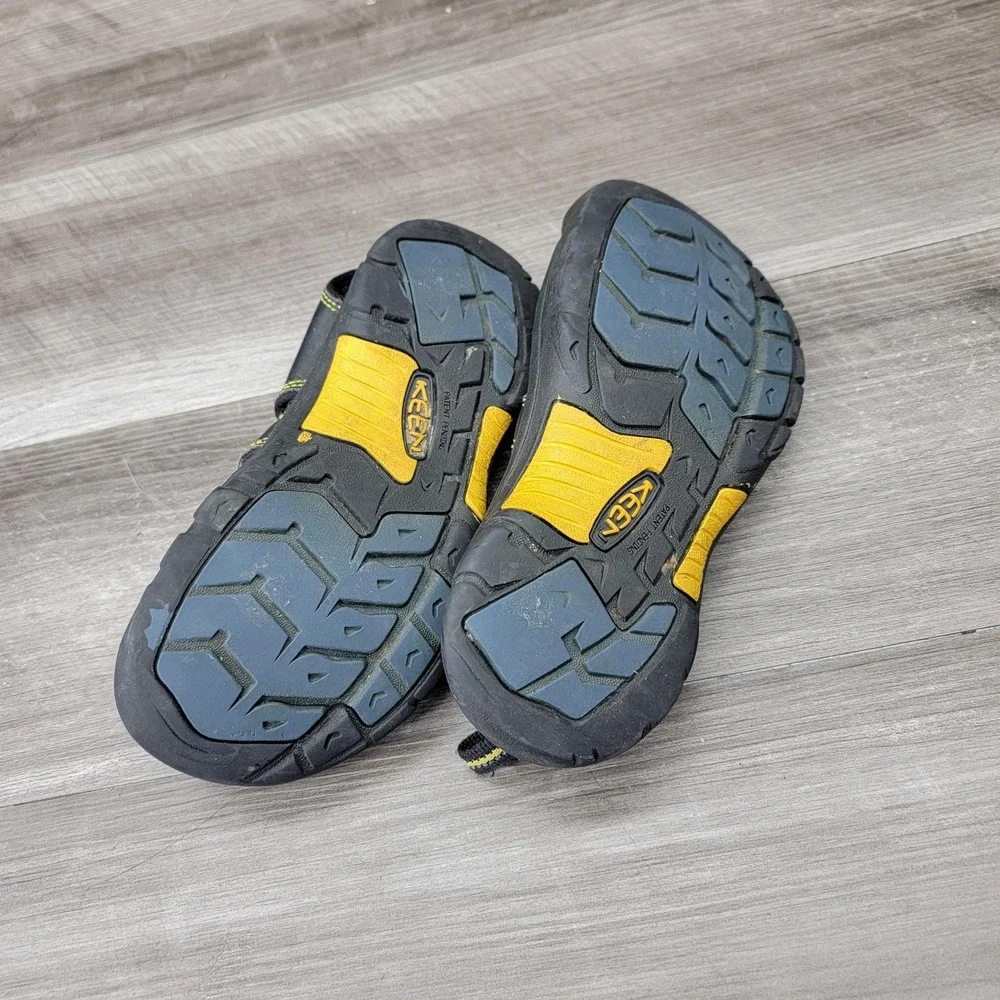 Keen Newport H2 Shoes kids size Black Yellow Waterproof Sandals Outdoor Hiking